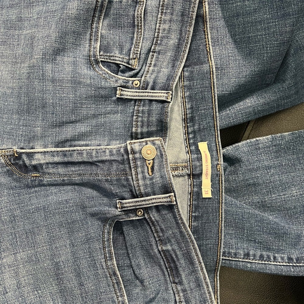 Women’s Levi Strauss & Co. Jeans. Slimming straight. W31/L32. Great condition. - Picture 3 of 7
